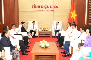 Standing Board of Điện Biên provincial Party Committee welcome Lao guests