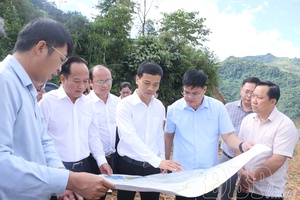 Deputy Secretary of Điện Biên provincial Party Committee Nguyễn Văn Thắng inspects expressway project in Mường Lạn and Mường Ảng