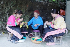 Passing down traditional crafts