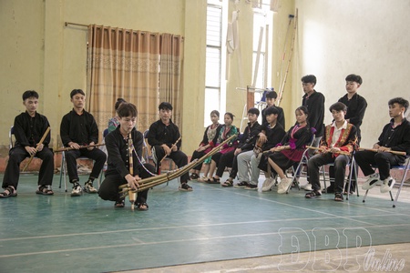 Developing traditional culture in schools