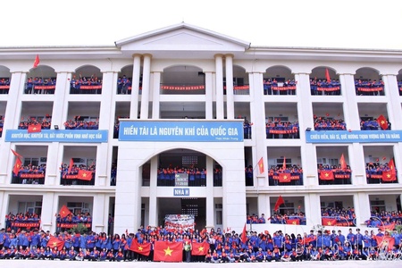 For the cause of “cultivating people”