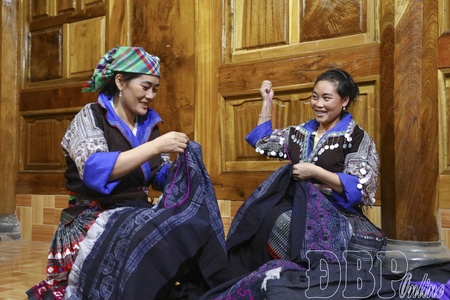Hmong people in Điện Biên preserve traditional crafts