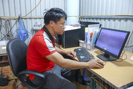 Reducing “information poverty” for Phình Giàng people