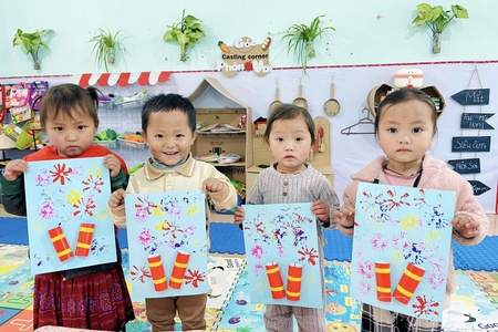 Teachers bring Tết to schools