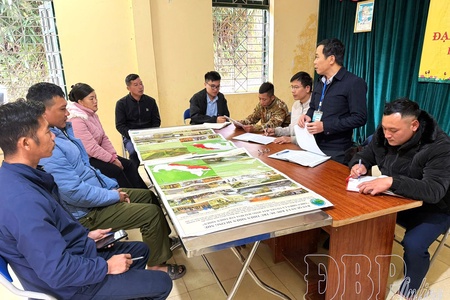 Sín Thầu improves quality of party cell meetings