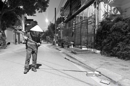 The sound of bamboo brooms on winter nights