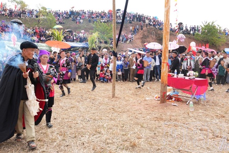 Promoting value of Gầu Tào festival