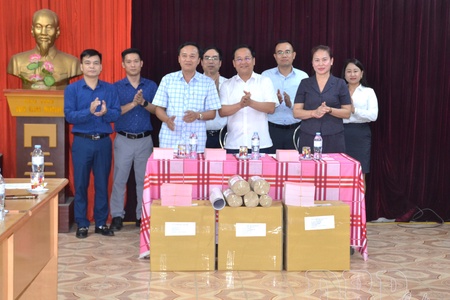 Handover of documents for 16th National Assembly and People’s Council elections for 2026-2031 term
