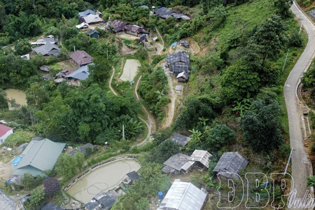 Lồng village peaceful amidst vast mountains and forests
