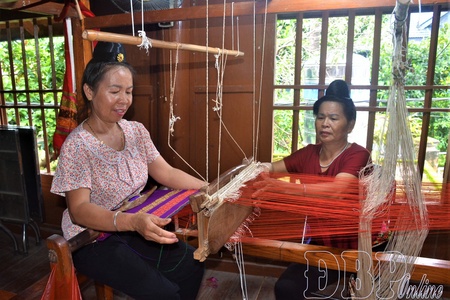 Preserving traditional brocade embroidery and weaving
