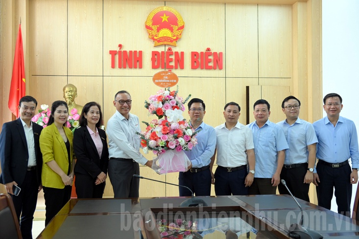 Standing Deputy Chairman Phạm Đức Toàn meets with World Vision International in Việt Nam