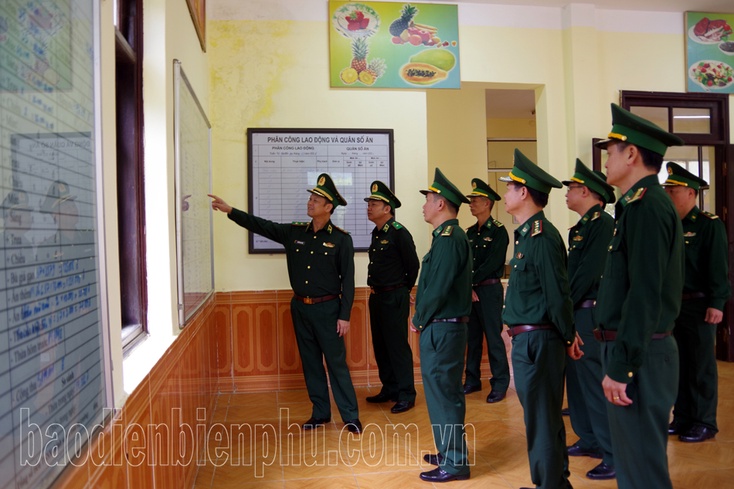 Border Guard Political Commissar Nguyễn Anh Tuấn visits and works in Điện Biên Province