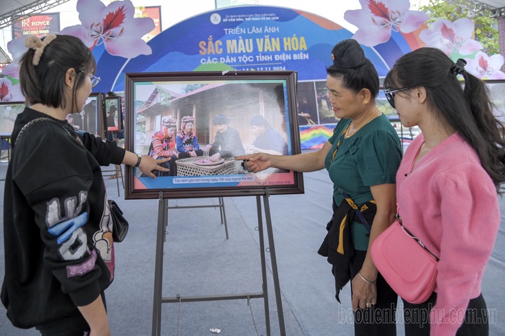 Photo exhibition on cultural diversity of Điện Biên's ethnic groups