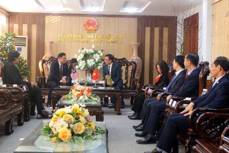 Malaysian Ambassador to Vietnam pays courtesy visit to Điện Biên Province’s leader