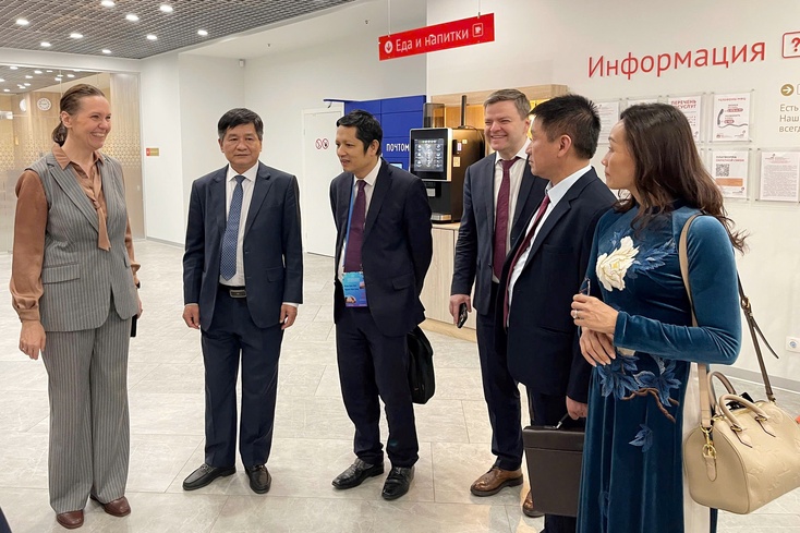 Điện Biên delegation studies at digital government model in Saint Petersburg