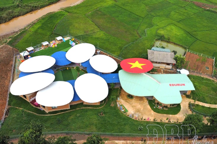 Coming together to build national-standard schools