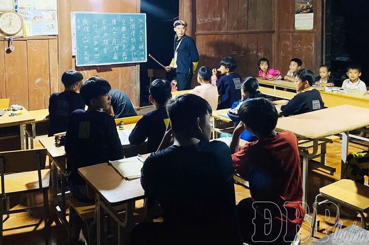 Preserving soul of Nôm Dao script