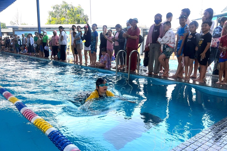 Điện Biên launches summer swimming lessons for children