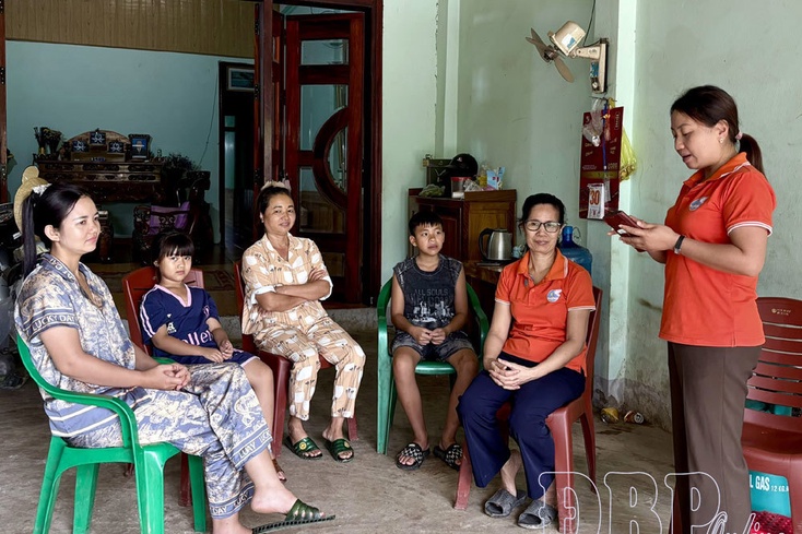 Bringing digital skills to Điện Biên women
