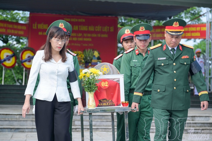 Điện Biên holds memorial and burial ceremony for martyrs’ remains at Độc Lập Martyrs’ Cemetery