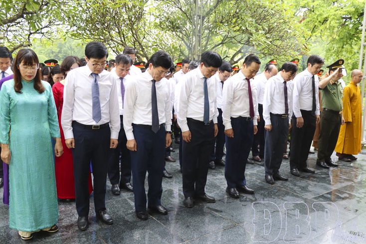 Điện Biên leaders pay tribute to heroic martyrs