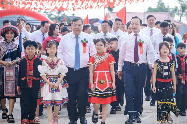 Permanent Deputy PM Phạm Gia Túc attends inauguration of Thanh Nưa Ethnic Boarding Primary and Secondary School