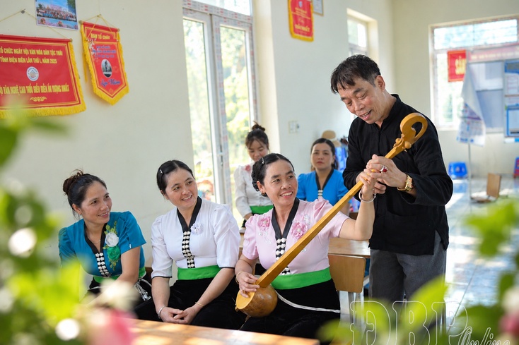 Preserving sound of Tính lute